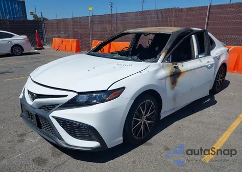 2021 Toyota Camry Se z USA, uszkodzony, nr VIN 4T1G11AK8MU606979